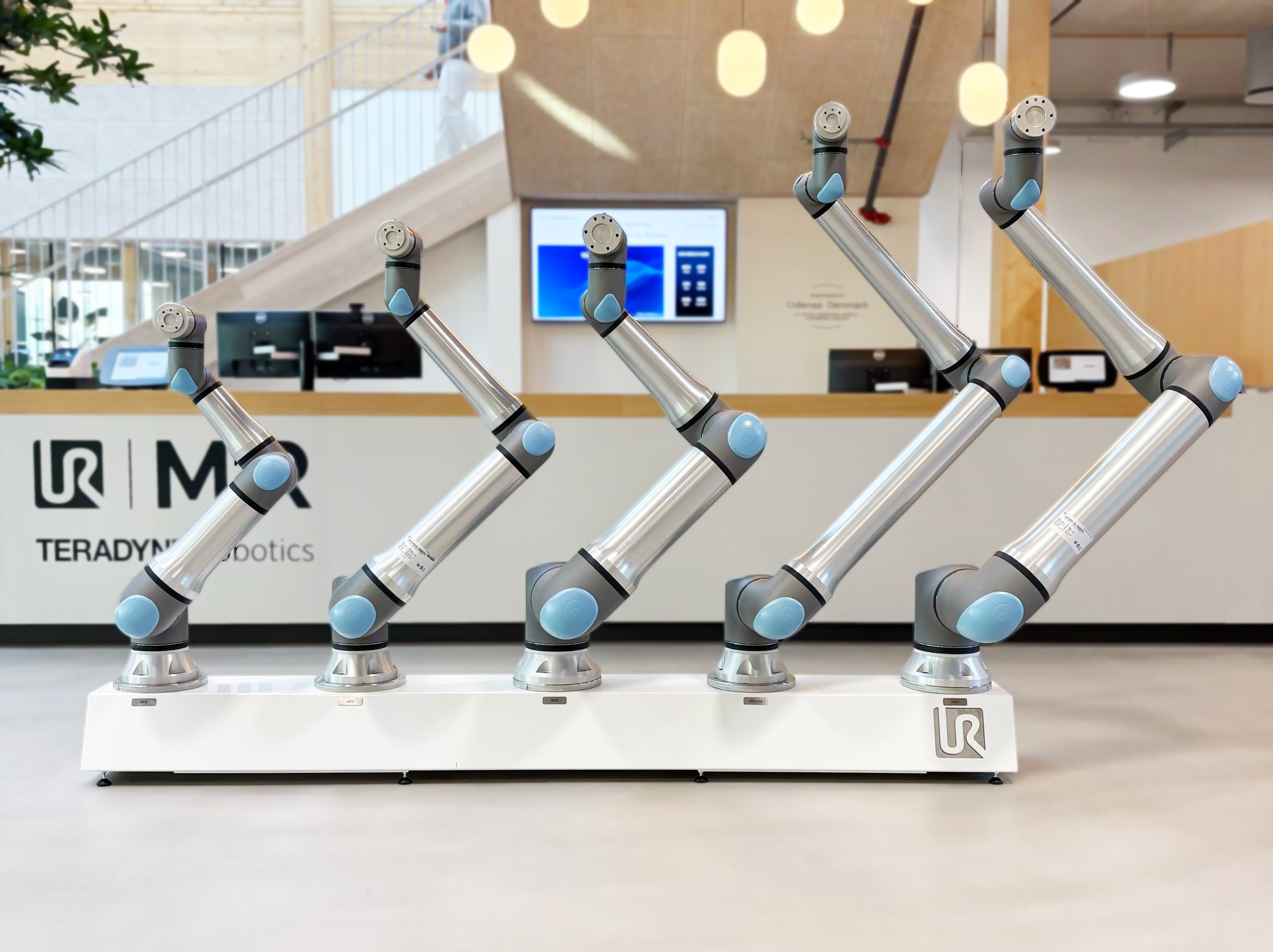Gama de roboți colaborativi Universal Robots UR Series
